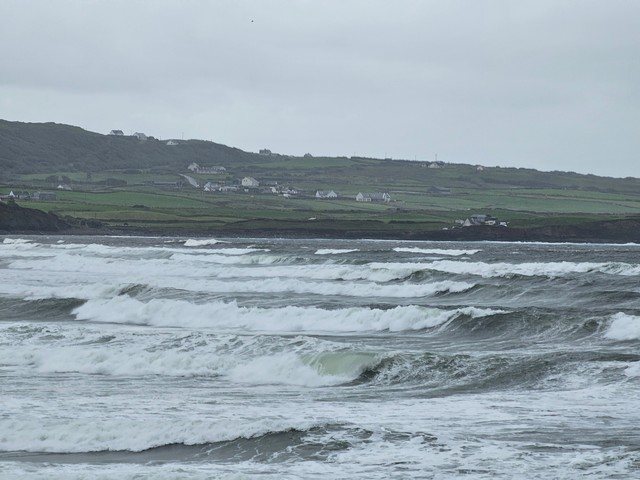 Massive swell on the reefs at high tide